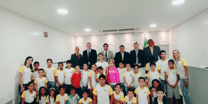 A Câmara de Vereadores recebeu a visita das crianças assistidas pelo Instituto Girassol de Desenvolvimento Social